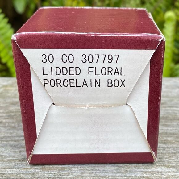 NIB New VICTORIAN TRADING CO LIDDED FLORAL PORCELAIN TRINKET BOX - Picture 5 of 5